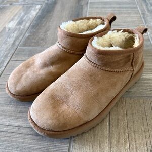 Classic Ultra Mini Women’s size 9